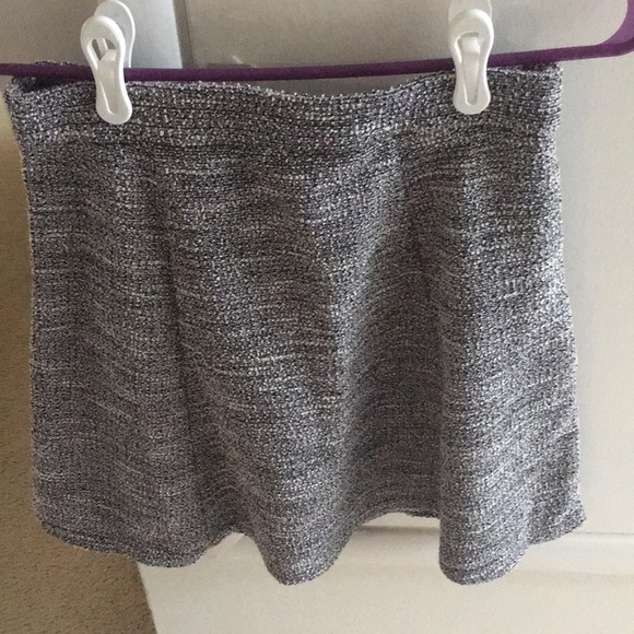 *NWT* LOFT Petite Textured Knit Flippy Skirt - Picture 6 of 6